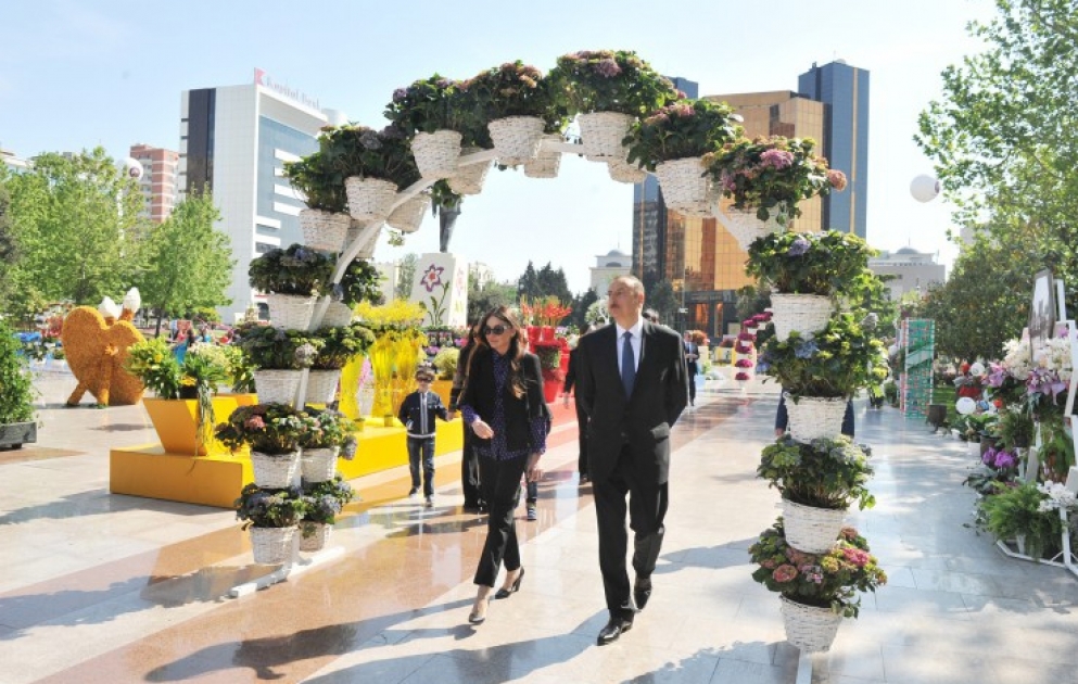 Prezident İlham Əliyev ümummilli lider Heydər Əliyevin anadan olmasının 92-ci ildönümü münasibətilə təşkil olunmuş Gül bayramında iştirak edib VİDEO