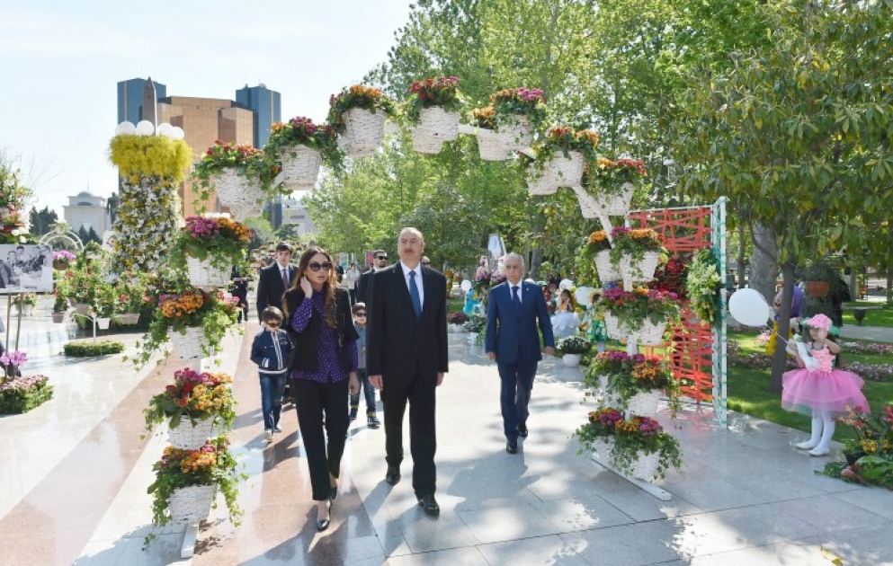 Le président azerbaïdjanais à la Fête des fleurs consacrée au 92e anniversaire de la naissance du dirigeant historique Heydar Aliyev VIDEO