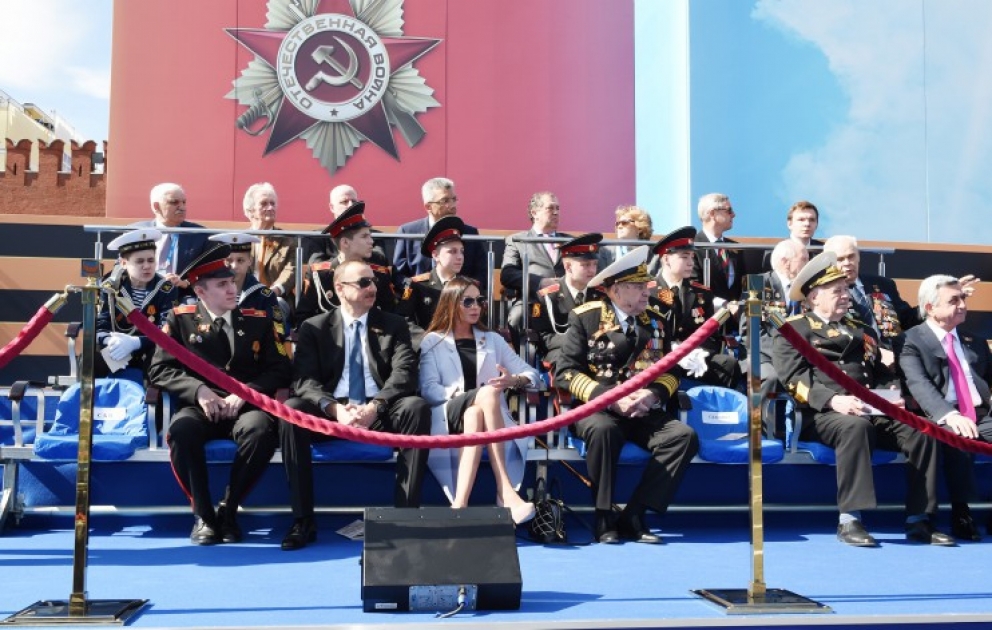 Moskau: Teilnahme des Präsidenten von Aserbaidschan Ilham Aliyev an den Feierlichkeiten zum 70. Jahrestag des Sieges im Großen Vaterländischen Krieg VIDEO