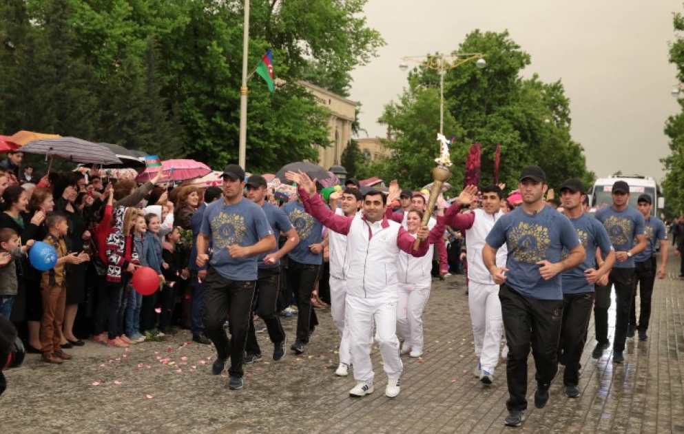 Arrivée de la torche des Jeux Européens de Bakou 2015 à Yevlakh VIDEO