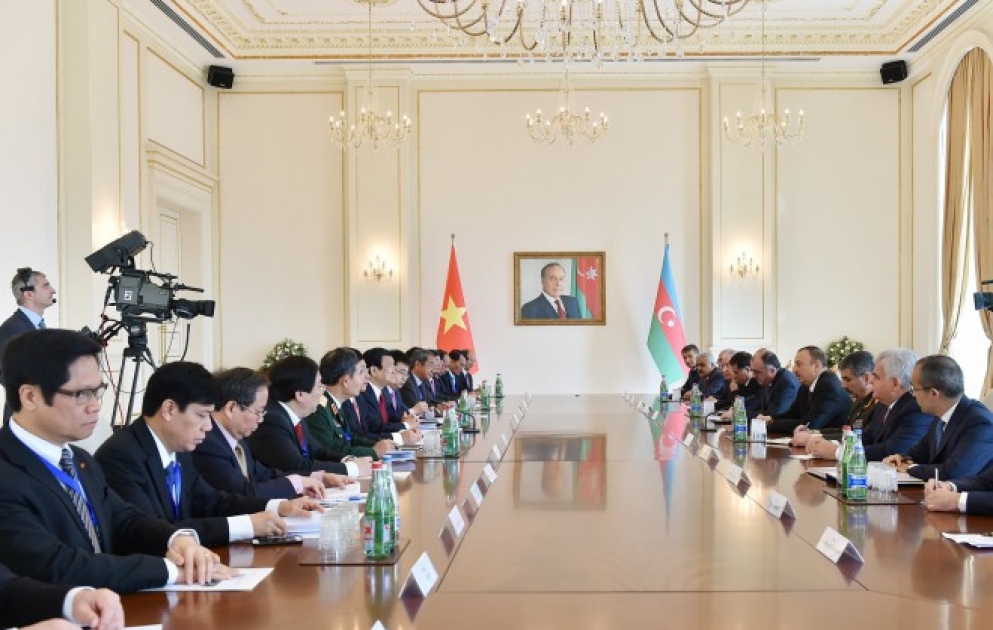 President Ilham Aliyev had an expanded meeting with President of Vietnam Truong Tan Sang VIDEO