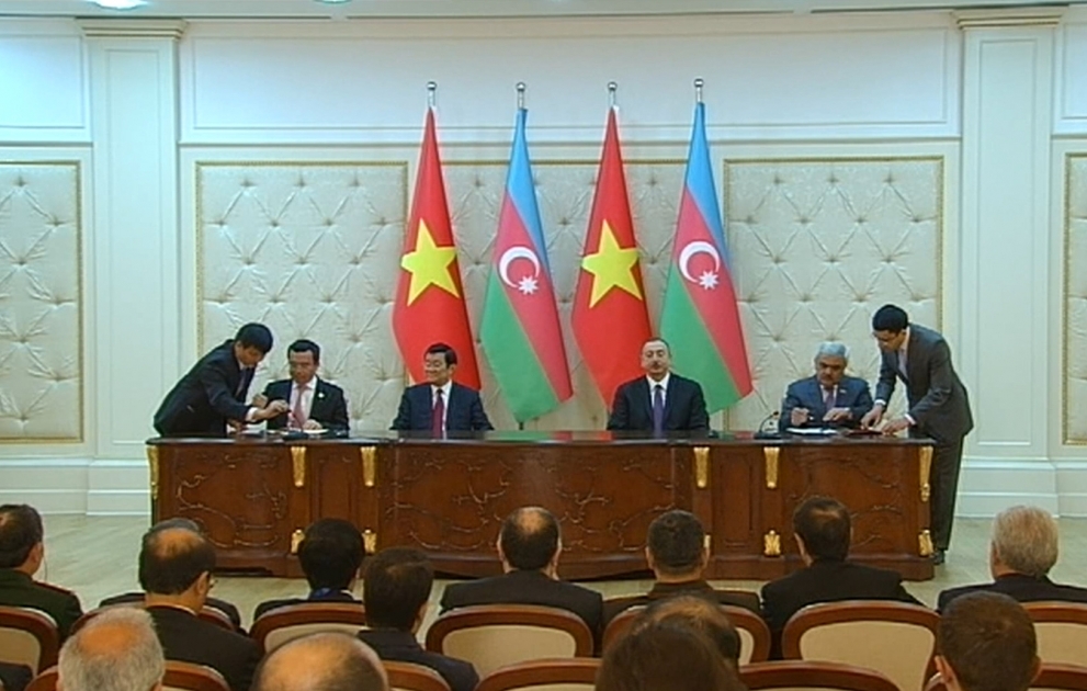 Azerbaijani-Vietnamese documents were signed VIDEO