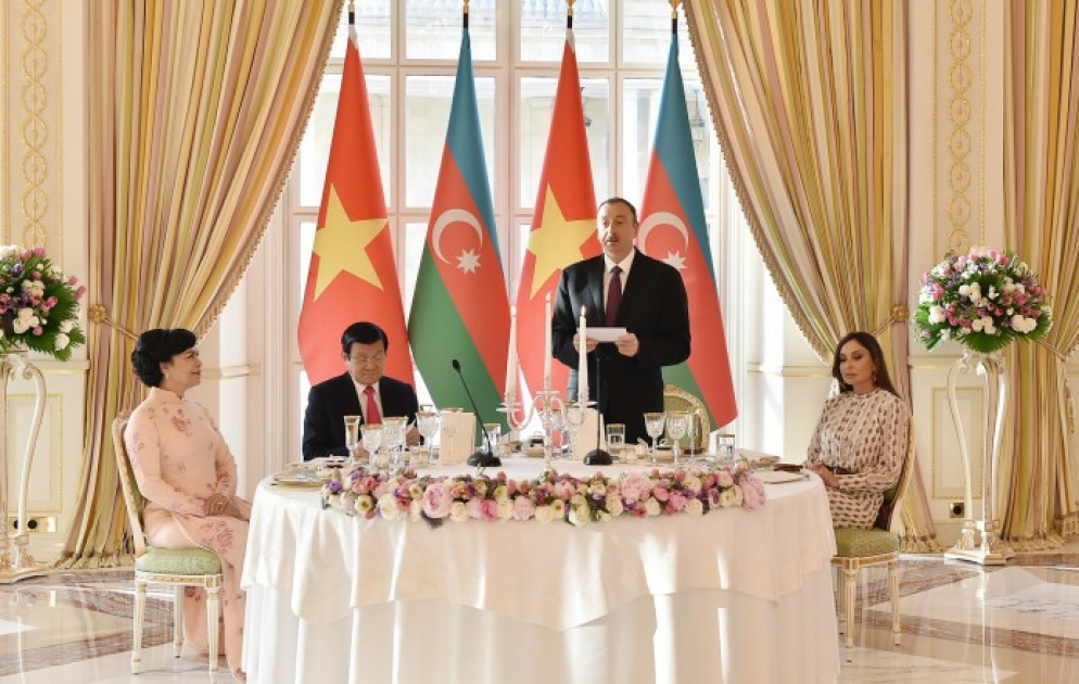 Official dinner reception was hosted on behalf of President Ilham Aliyev in honor of Vietnamese President Truong Tan Sang VIDEO