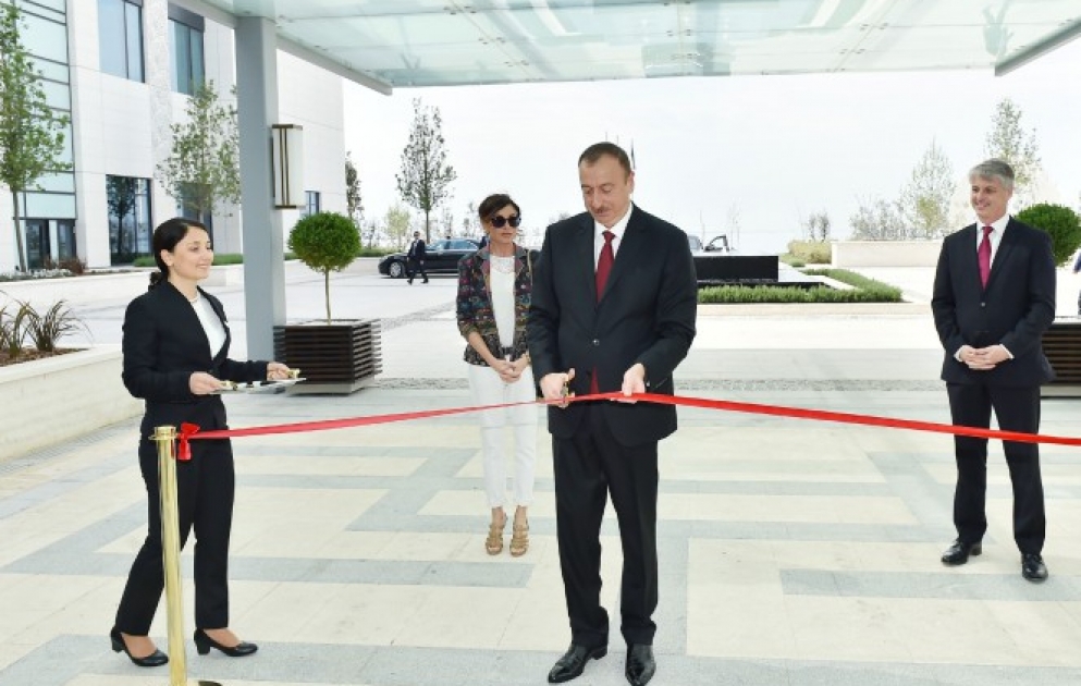 Aserbaidschans Präsident Ilham Aliyev hat an der Eröffnung von „Boulevard Hotel“ teilgenommen VIDEO