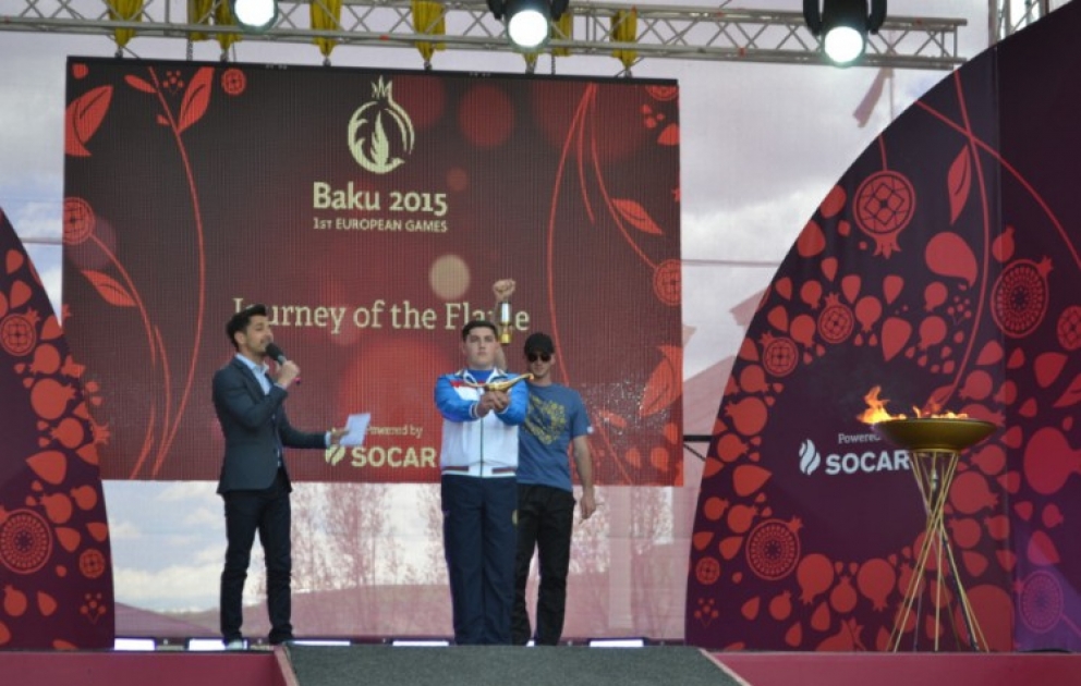 Dachkessen fête l’arrivée de la flamme des Jeux Européens de Bakou 2015 VIDEO