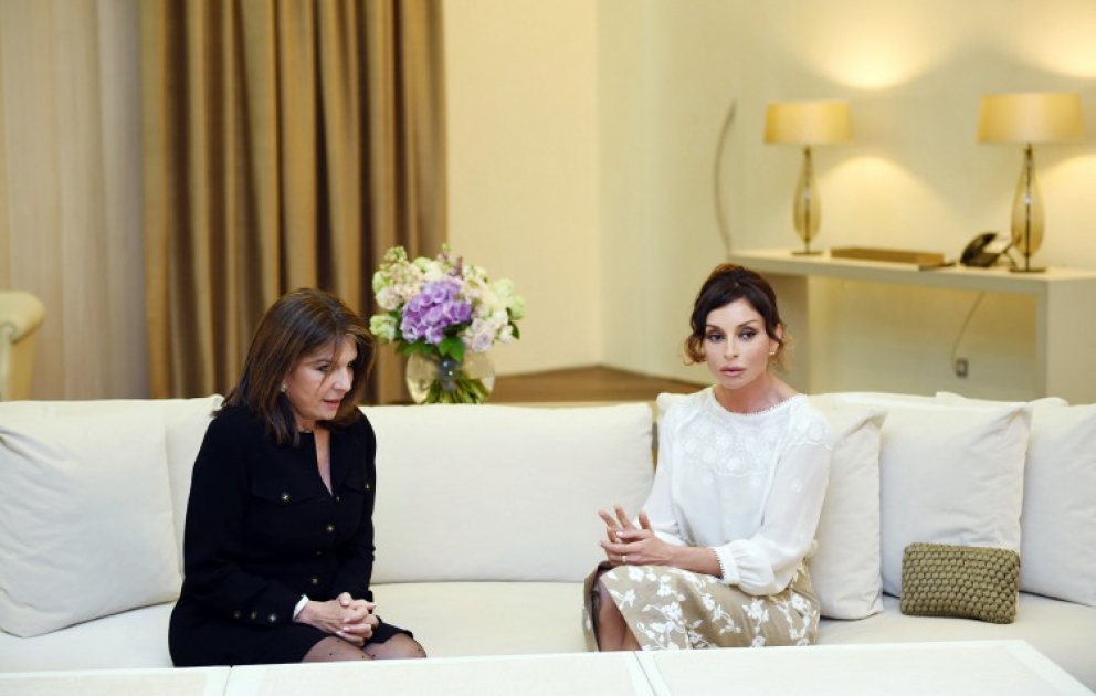 Mme Mehriban Aliyeva, première dame de l’Azerbaïdjan, a reçu Natalie Goulet, sénatrice française VIDEO