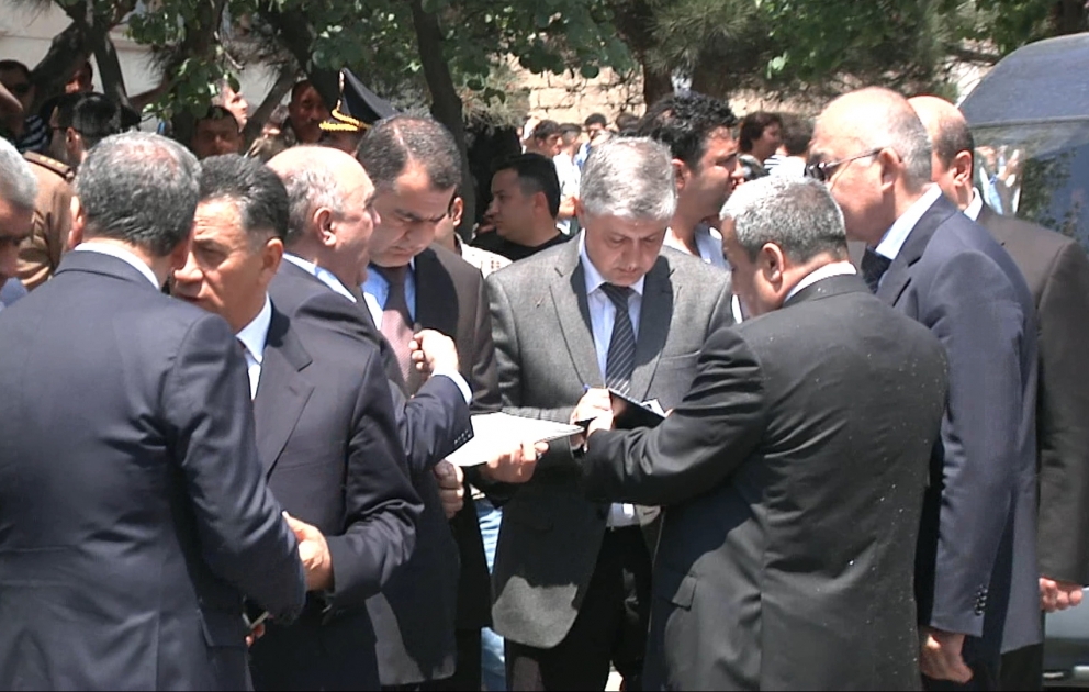 Baş Prokurorluq, Fövqəladə Hallar və Daxili İşlər nazirlikləri paytaxtda yaşayış binasında baş verən yanğınla bağlı məlumat yayıb VİDEO