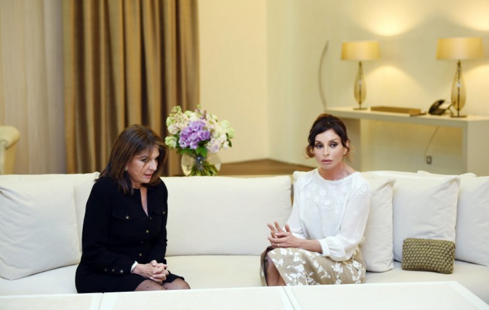 Azerbaijan`s first lady Mehriban Aliyeva meets member of French Senate Nathalie Goulet VIDEO