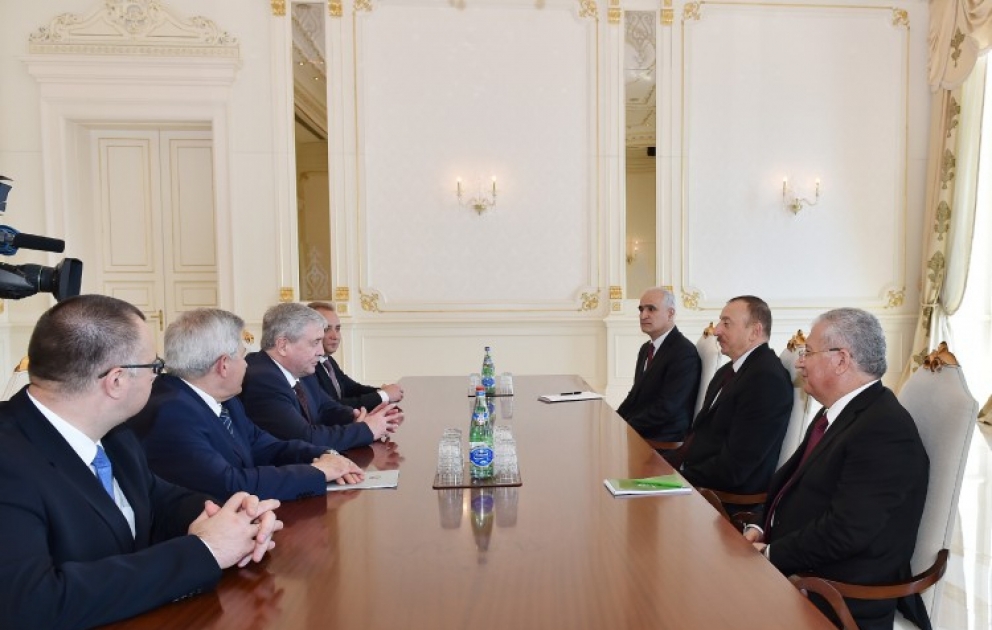 Aserbaidschans Präsident Ilham Aliyev hat eine Delegation um den stellvertretenden Ministerpräsidenten von Belarus empfangen VIDEO