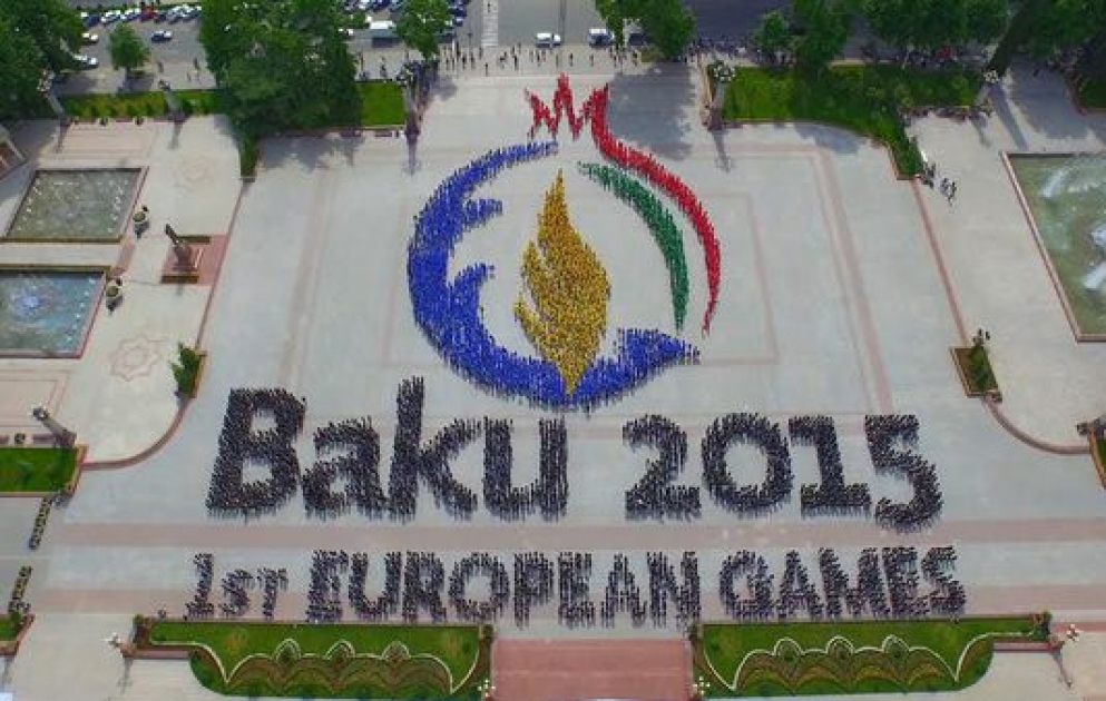 Gəncədə 6 min gəncin iştirakı ilə “Bakı-2015”-in loqosunu əks etdirən fləşmob keçirilib VİDEO