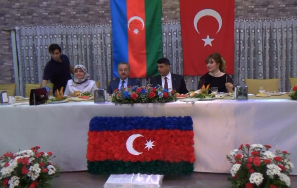 Qars ictimaiyyəti Azərbaycanın bayram sevincini böyük sevgi ilə bölüşüb VİDEO