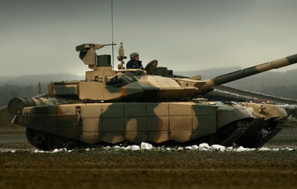 Tank regiments conduct exercises VIDEO