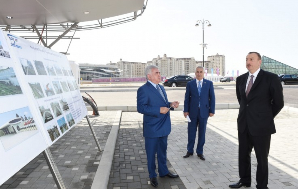 Azərbaycan Prezidenti İlham Əliyev Bakıya gətirilən yeni elektrik qatarı ilə tanış olub VİDEO