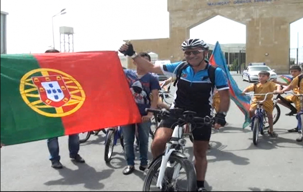 Portuqaliya velosipedçisi Azərbaycanın şimal-qərb qapısı Balakəndə mehribanlıqla qarşılanıb VİDEO