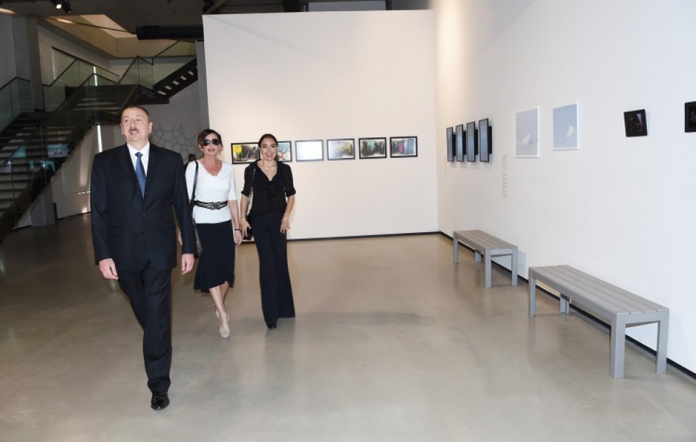 Besuch im ersten neuen permanenten Raum des Zentrums für zeitgenössische Kunst „YARAT!“ VIDEO