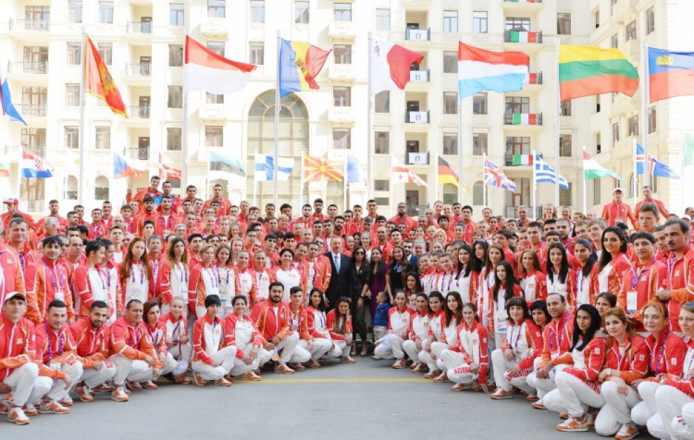 Le président Ilham Aliyev a rencontré les athlètes représentant l’Azerbaïdjan aux premiers Jeux Européens VIDEO