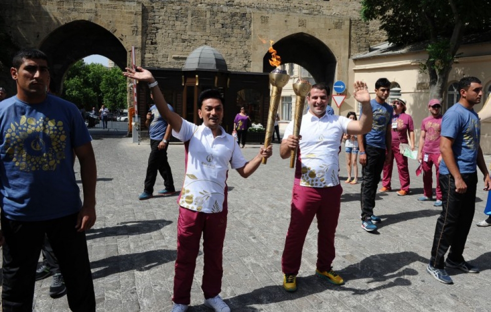 Baku 2015 Torch descends Flame Towers in spectacular abseil VIDEO