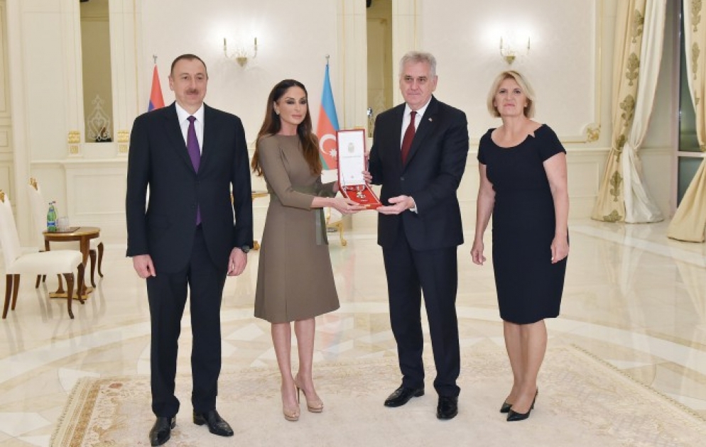 Le président azerbaïdjanais Ilham Aliyev s’entretient avec son homologue serbe Tomislav NikolicL’Ordre «Sreten» de la Serbie a été décerné à la première dame d’Azerbaïdjan VIDEO