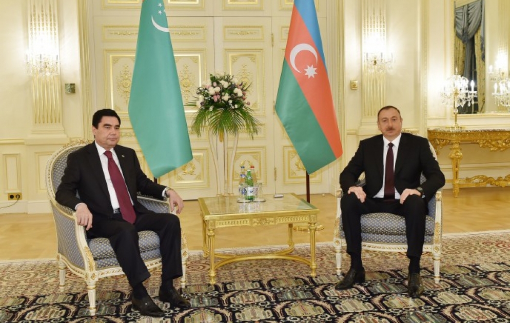Rencontre du président azerbaïdjanais Ilham Aliyev avec son homologue turkmène Gourbangouly Berdymoukhamedov VIDEO