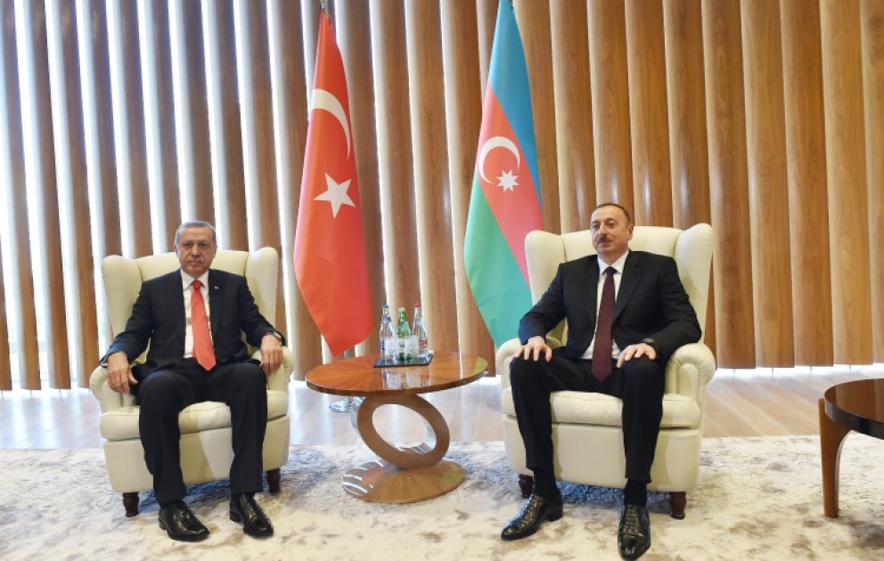 Aserbaidschans Präsident Ilham Aliyev hat sich mit dem Präsidenten der Türkei Recep Tayyip Erdogan getroffen VIDEO