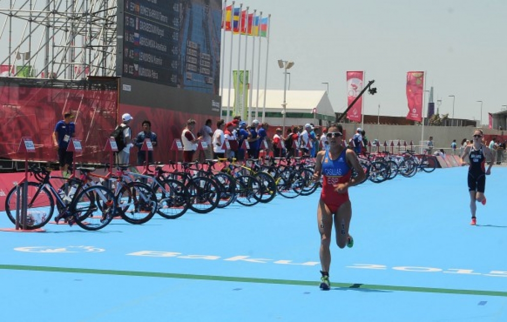 “Bakı-2015”-də qadınlar arasında triatlon yarışının qızıl medalını isveçrəli Nikola Spiriq qazanıb VİDEO