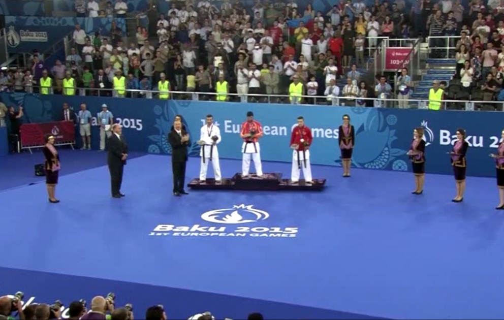 Birinci Avropa Oyunlarının çempionu Firdovsi Fərzəliyevə qızıl medalı Azərbaycan Prezidenti İlham Əliyev təqdim edib VİDEO
