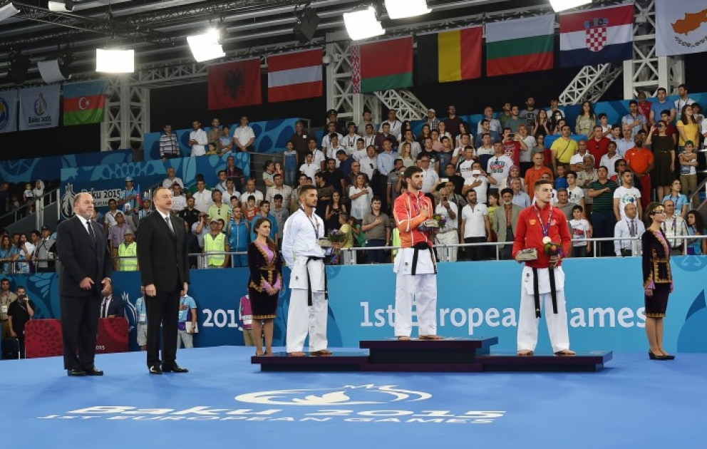 President Ilham Aliyev presented the gold medal to champion of the First European Games Firdovsi Farzaliyev VIDEO