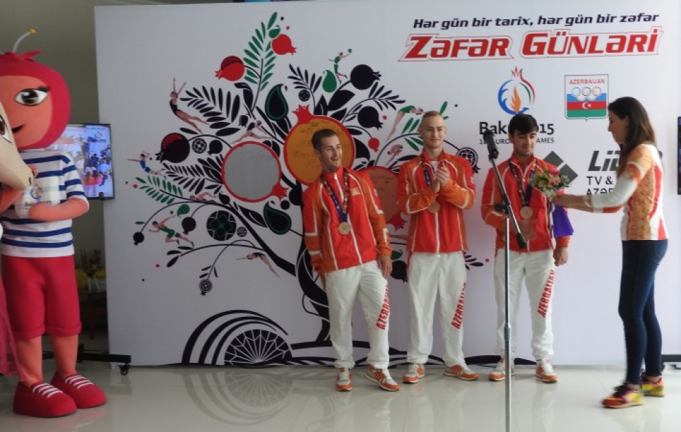 Milli Olimpiya Komitəsi medal qazanan idmançılarımızı mükafatlandırıb VİDEO