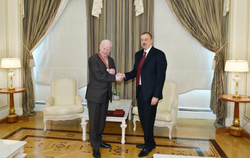 Azərbaycan Prezidenti İlham Əliyev Avropa Olimpiya Komitəsinin prezidenti Patrik Hikkiyə “Şərəf” ordeni təqdim edib VİDEO