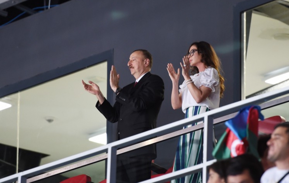 Prezident İlham Əliyev Azərbaycanın qadın voleybolçularının İtaliya millisi ilə oyununa baxıb VİDEO
