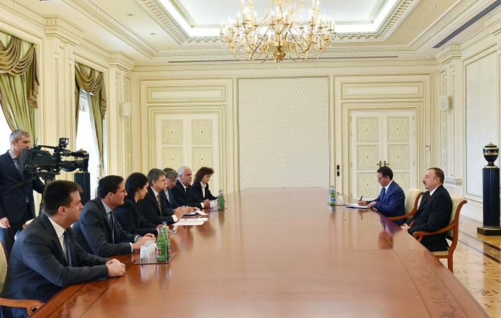 Aserbaidschans Präsident Ilham Aliyev hat eine Delegation um den ungarischen Parlamentspräsidenten empfangen VIDEO