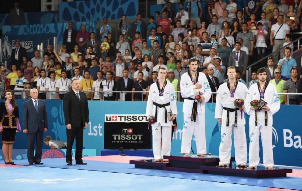 Prezident İlham Əliyev Azərbaycanın aktivinə yazılan 13-cü qızıl medalı ilk Avropa Oyunlarının çempionu Radik İsayevə təqdim edib VİDEO