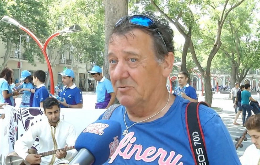 Un touriste néerlandais écrira un livre sur les volontaires de Bakou 2015 VIDEO