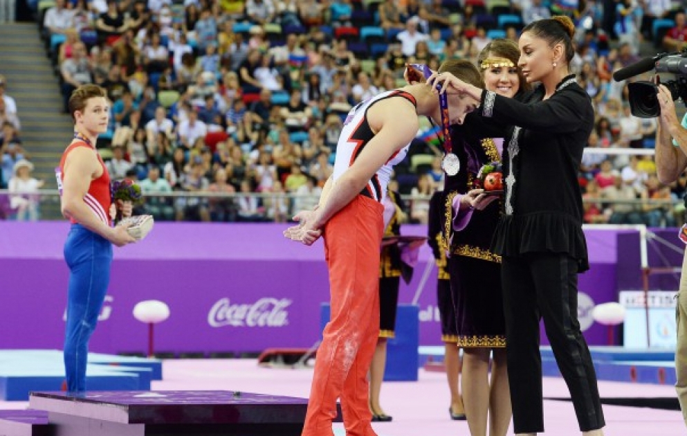 Азербайджанский гимнаст Олег Степко стал чемпионом первых Европейских игрМедали победителям вручила первая леди, председатель Организационного комитета континентальных игр «Баку-2015», президент Федерации гимнастики Мехрибан Алиева ВИДЕО