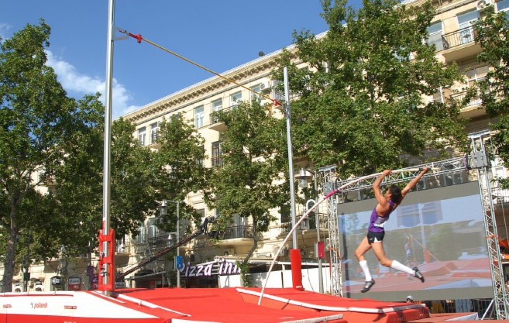 Unikale Sportwettkämpfe in der Mitte von Baku VIDEO