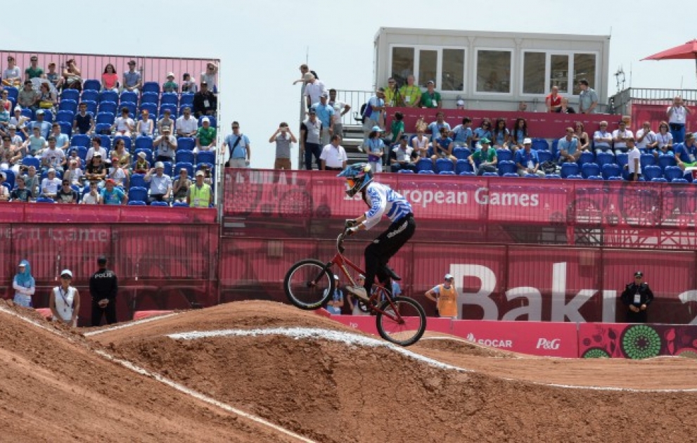 BMX velosiped idmanı üzrə yarışlar başlandı [YENİLƏNİB] VİDEO