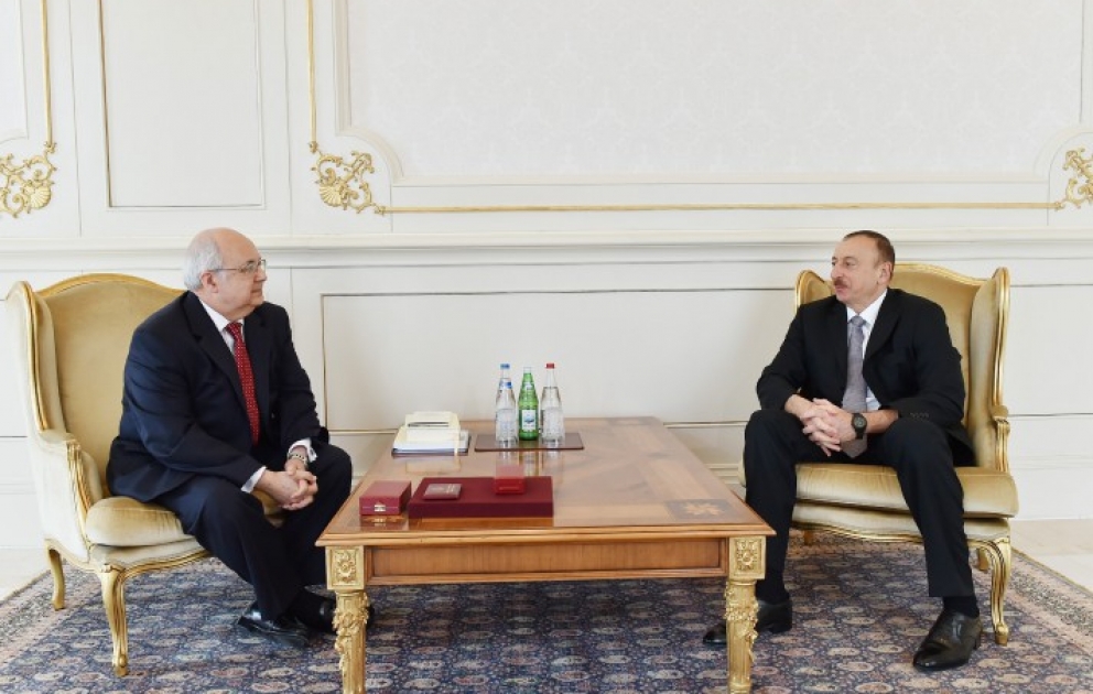 Le Président Ilham Aliyev a reçu Ismaïl Serageldin, coprésident du Centre international Nizami Gendjevi VIDEO