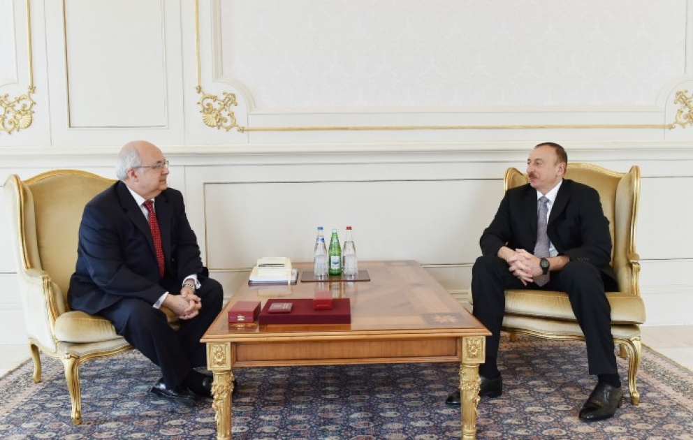 Präsident Ilham Aliyev hat den Co-Vorsitzenden des Internationalen Nizami Ganjavi Zentrums Ismail Serageldin empfangen VIDEO
