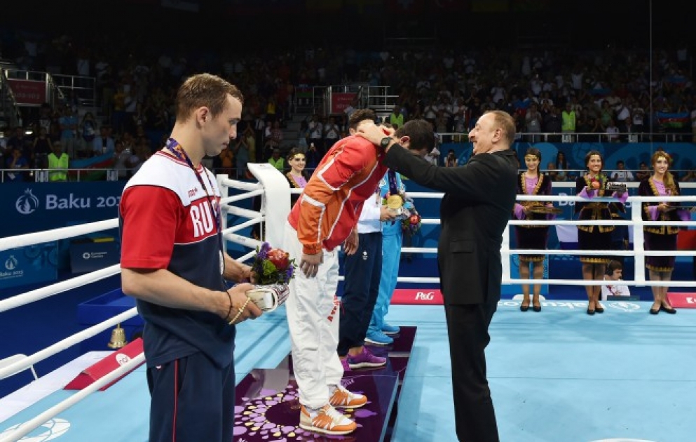 President Ilham Aliyev presented medals to the winning boxers at the First European Games VIDEO