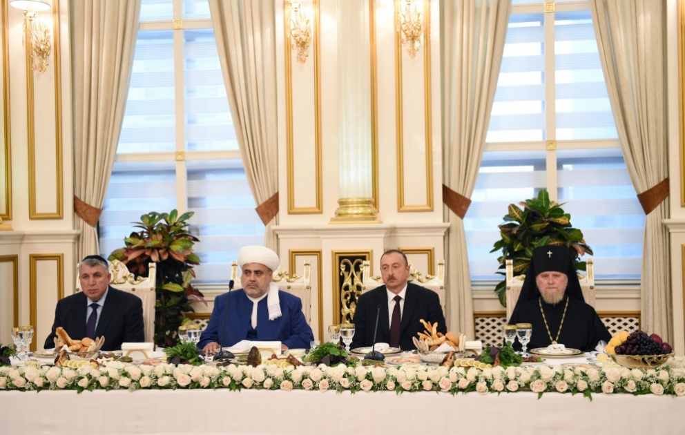 Azərbaycan Prezidenti İlham Əliyev müqəddəs Ramazan ayı münasibətilə iftar mərasimində iştirak edib VİDEO