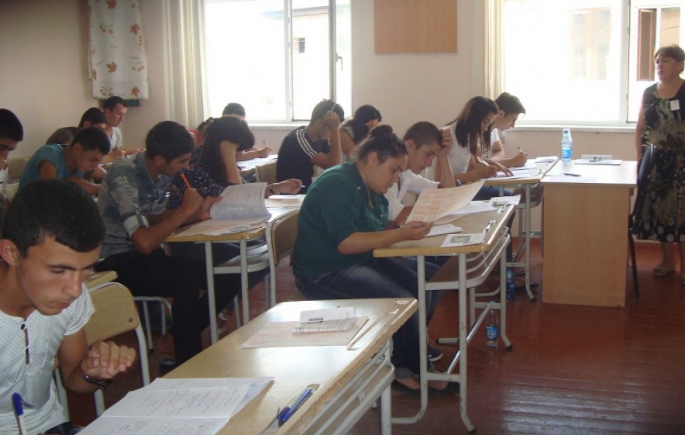 Qəbul imtahanlarında iştirak edən şimal bölgəsinin məzunları Xaçmaz şəhərində biliklərini sınayıblar VİDEO