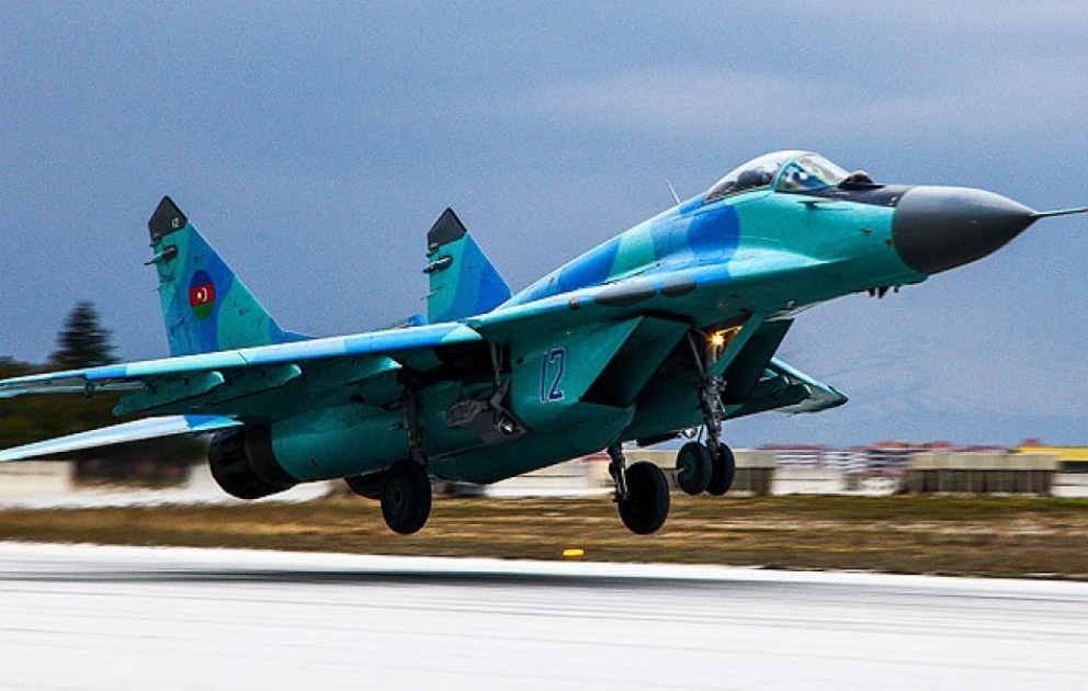 Azerbaijan`s aircrafts, helicopters fly over frontline VIDEO