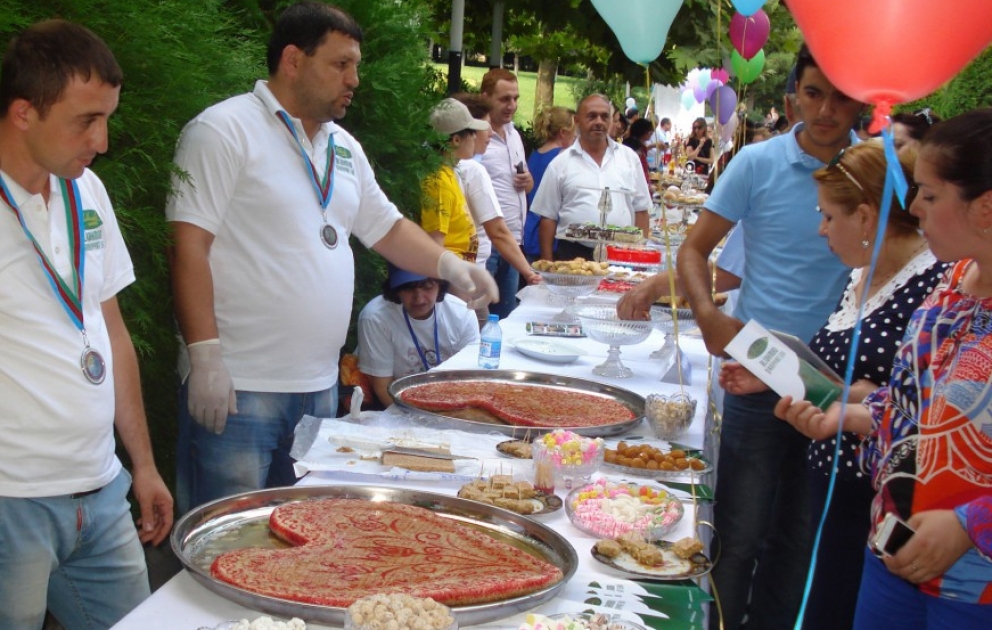 Şəkidə ikinci beynəlxalq şirniyyat festivalı uğurla başa çatıb VİDEO