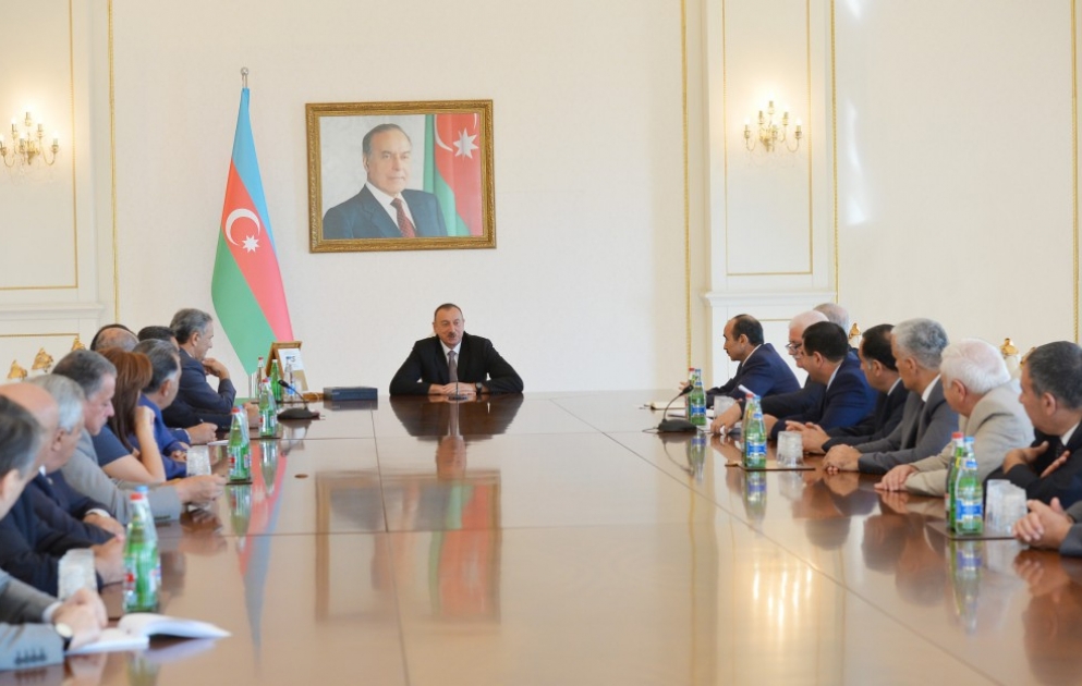 Azərbaycan Prezidenti İlham Əliyev milli mətbuatın yaradılmasının 140 illiyi münasibətilə Mətbuat Şurasının İdarə Heyətinin üzvləri ilə görüşüb VİDEO