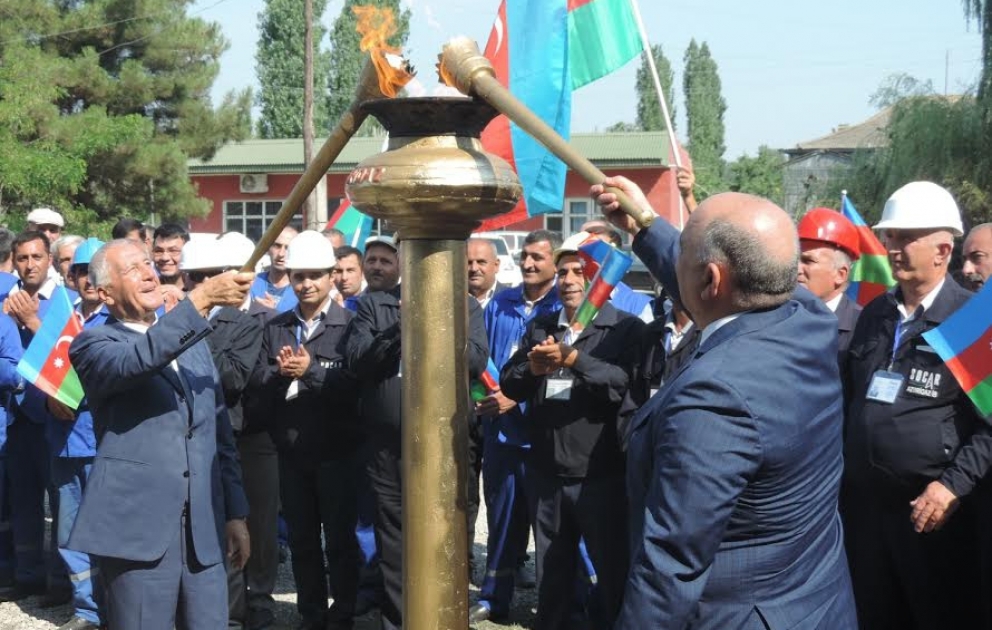 Xaçmaz rayonunun Manafoba kəndinə ilk dəfə təbii qaz verilib VİDEO