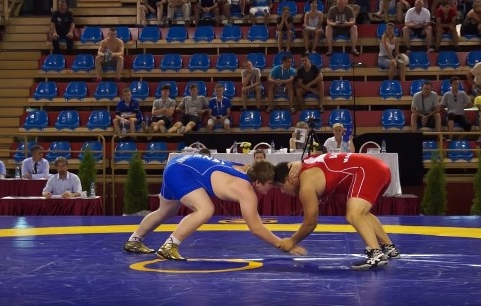 Azerbaijani wrestler beats Armenian rival to claim European crown VIDEO