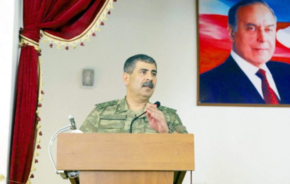 Cəbhə bölgəsindəki hərbi hissələrin döyüş hazırlığını yoxlayan müdafiə naziri zabit heyətləri ilə toplantılar keçirib VİDEO