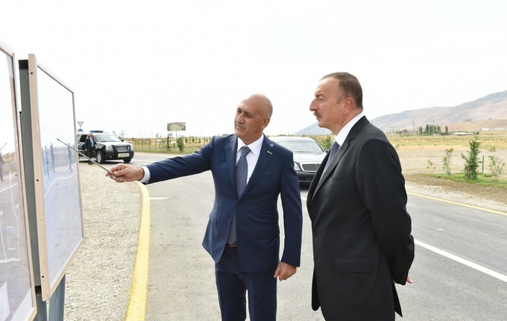Aserbaidschans Präsident Ilham Aliyev nimmt an der Eröffnung der Autostraße Siyazan-Maschrif teil VIDEO