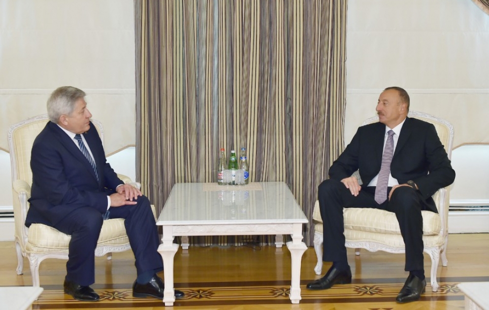 Präsident Ilham Aliyev hat den Botschafter der Republik Belarus in Aserbaidschan im Zusammenhang mit der Beendigung seiner diplomatischen Mission empfangen VIDEO