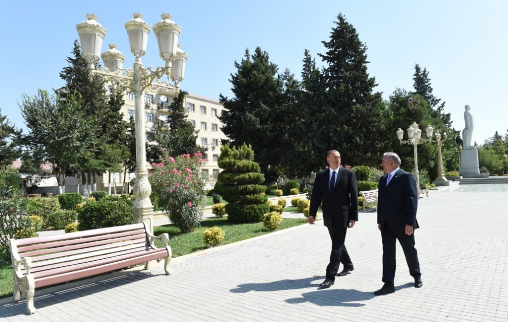 President Ilham Aliyev visited a statue of national leader Heydar Aliyev in Jalilabad VIDEO